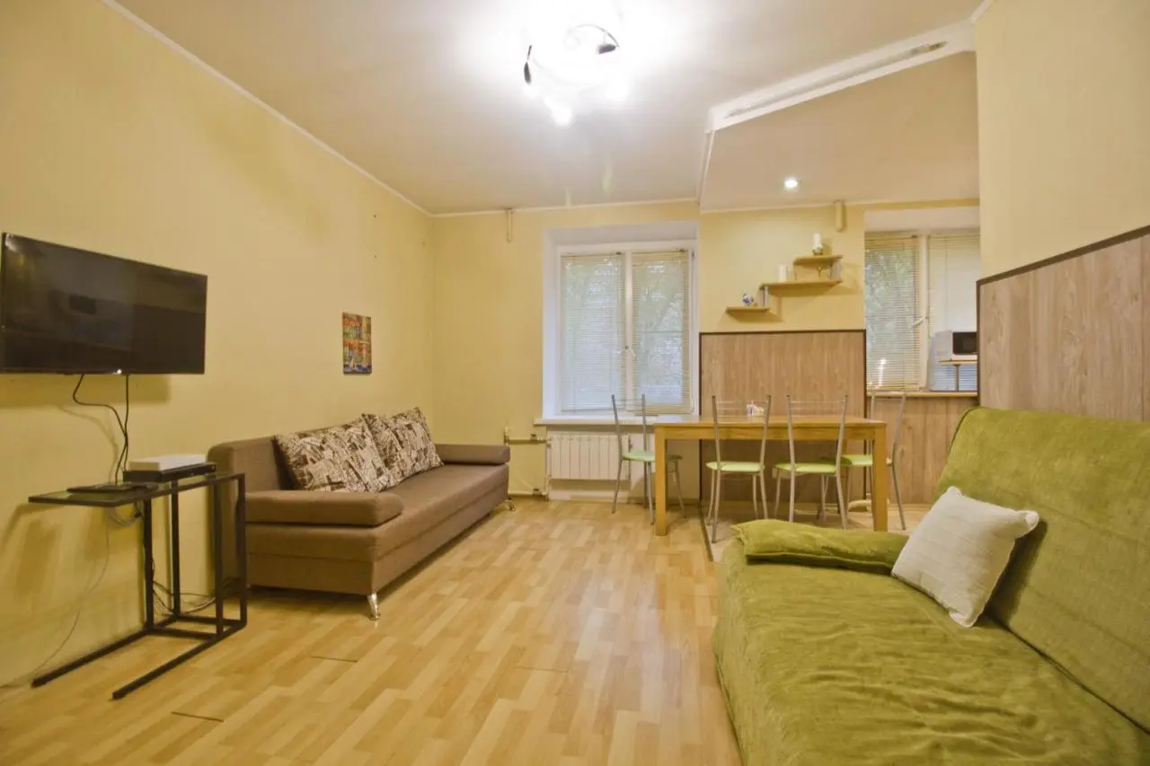 Karaul'noye: LA Flats Frunzenskaya