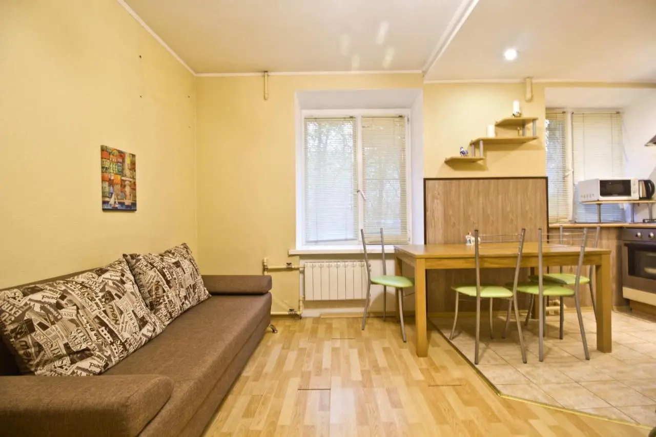 Karaul'noye: LA Flats Frunzenskaya