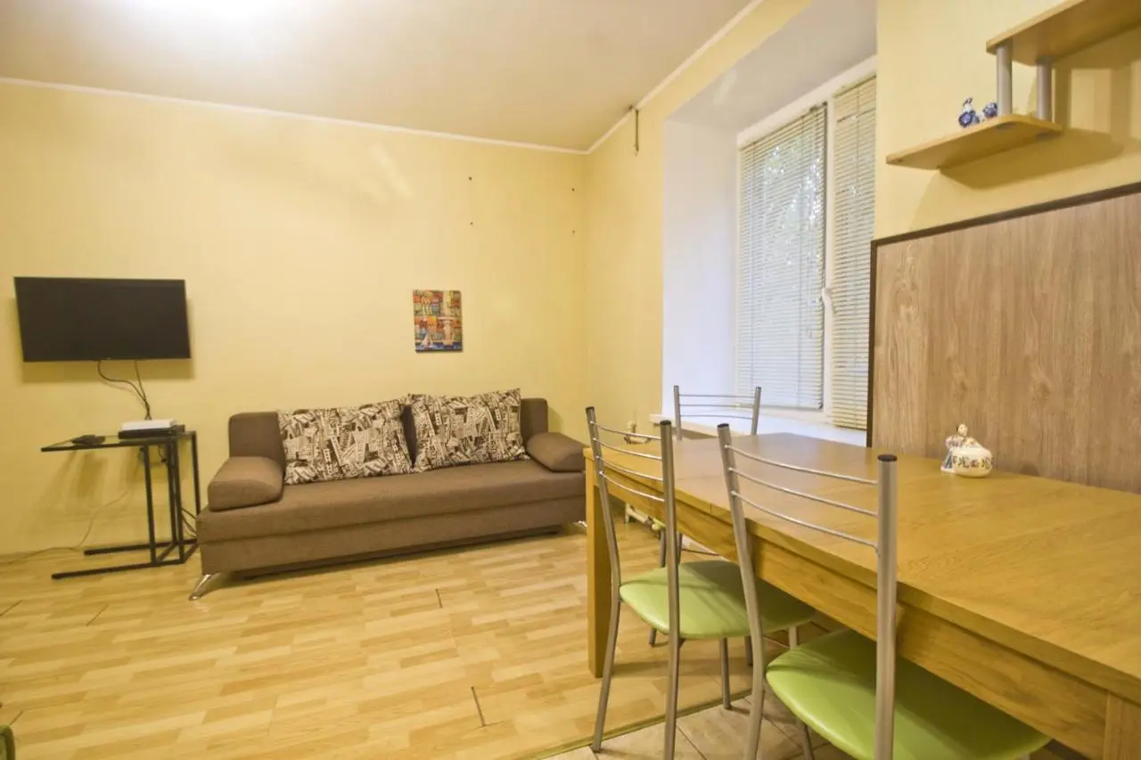 Karaul'noye: LA Flats Frunzenskaya