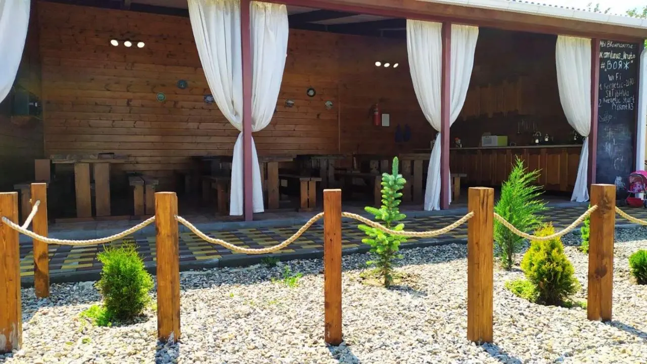 Кучугуры: Voiazh Guest House