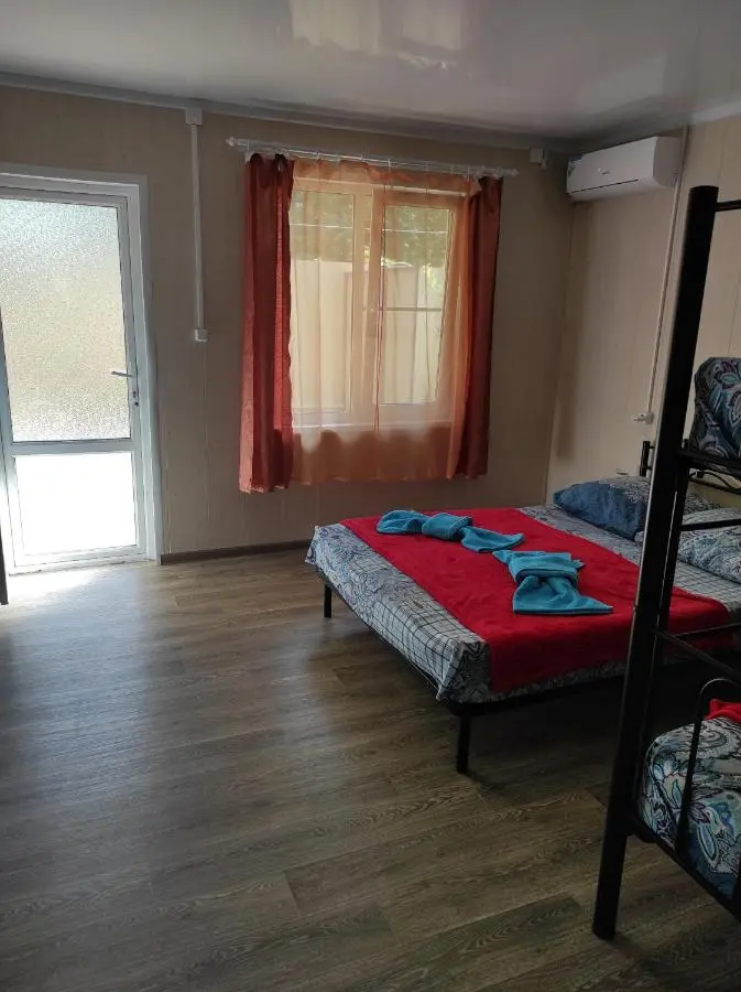 Кучугуры: Voiazh Guest House