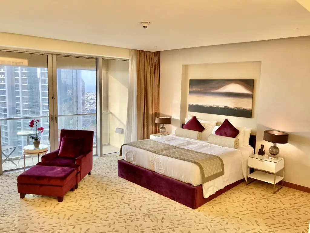 Апартаменты SuperHost - Comfy Studio With Balcony Facing Burj Khalifa | Address Dubai Mall — фото 1