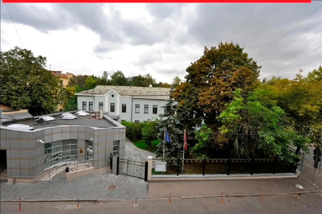 Москва: Apartment near Smolenskaya