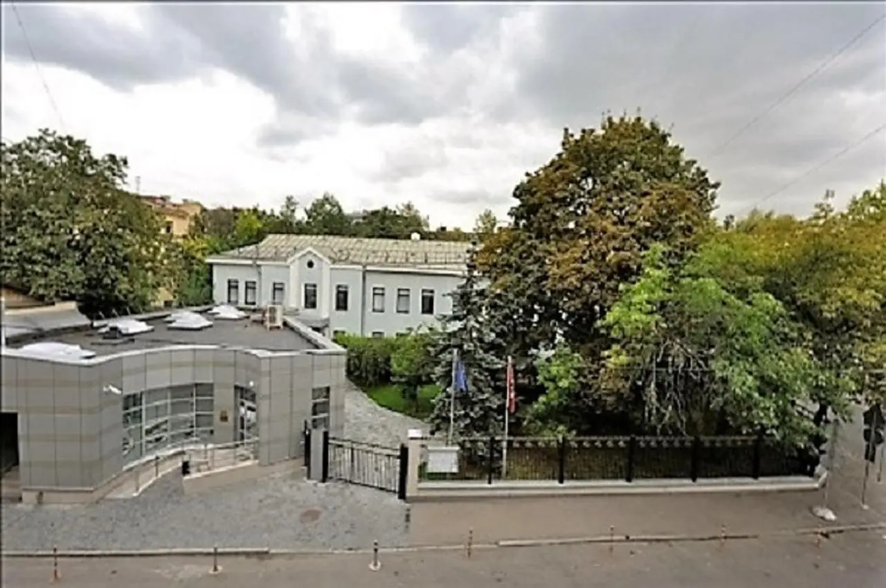 Москва: Apartment near Smolenskaya
