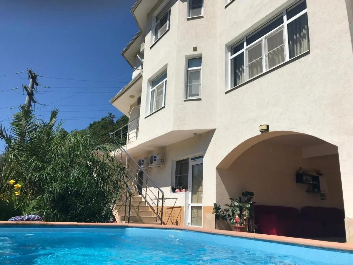 Адлер: Guest House Ra-Duga