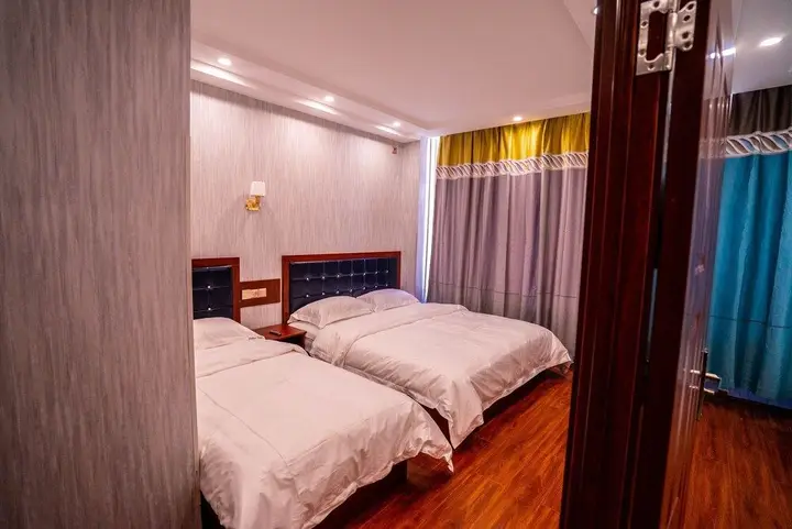 Владивосток: Holiday Hotel