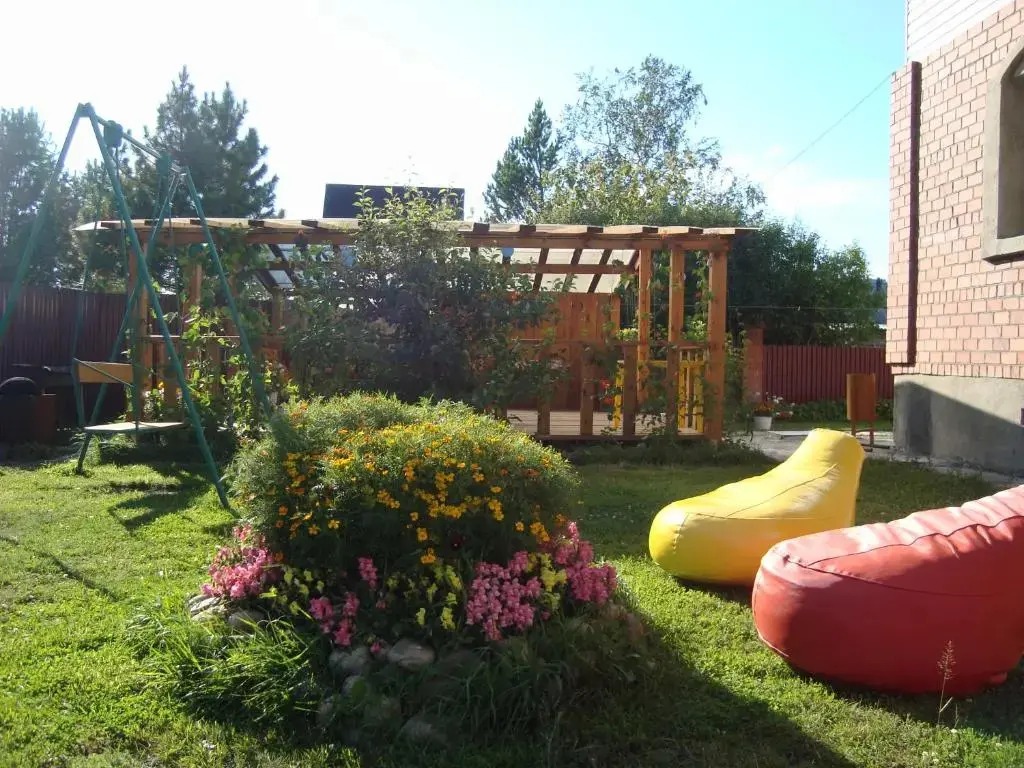 Листвянка: Guest House Angarskie Khutora