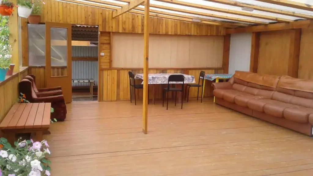 Листвянка: Guest House Angarskie Khutora