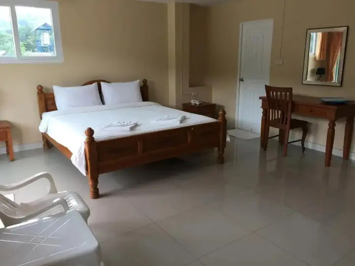 Пхукет: Naithon Beach Service Apartment