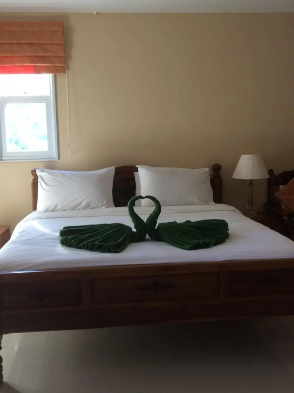 Пхукет: Naithon Beach Service Apartment