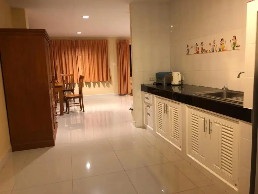Пхукет: Naithon Beach Service Apartment