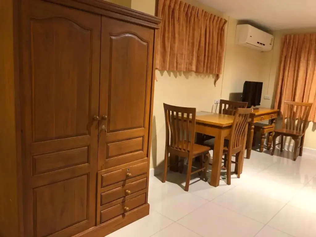 Пхукет: Naithon Beach Service Apartment