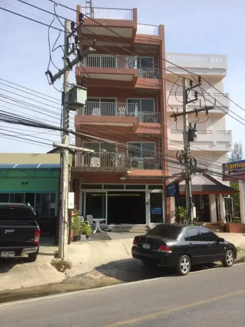 Naithon Beach Service Apartment — фото 1