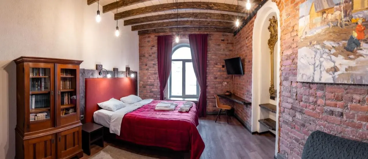 Sukhaparina: Bronza Hotel