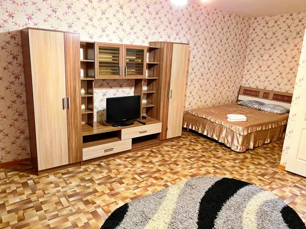 Апартаменты 1-к Республики 33А — фото 1