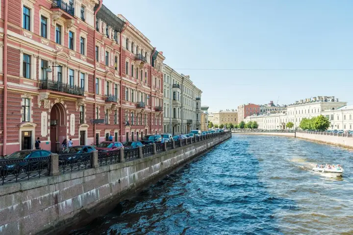 Санкт-Петербург: Соло на набережной реки Мойки 82