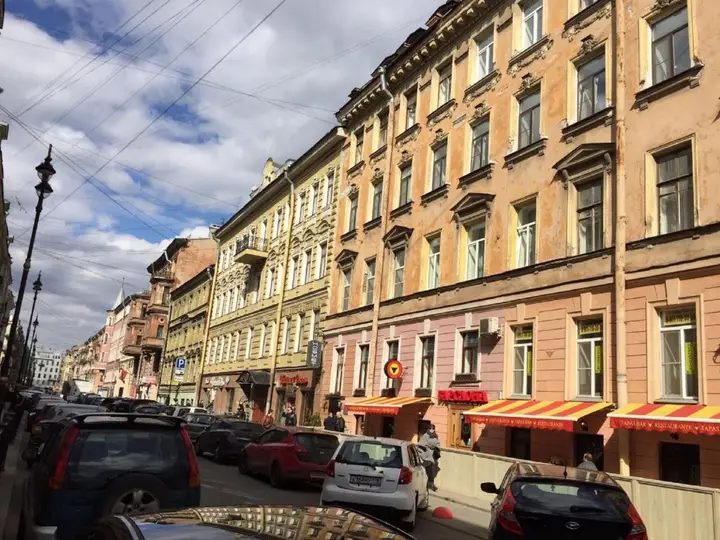 Санкт-Петербург: Largo у Невского проспекта