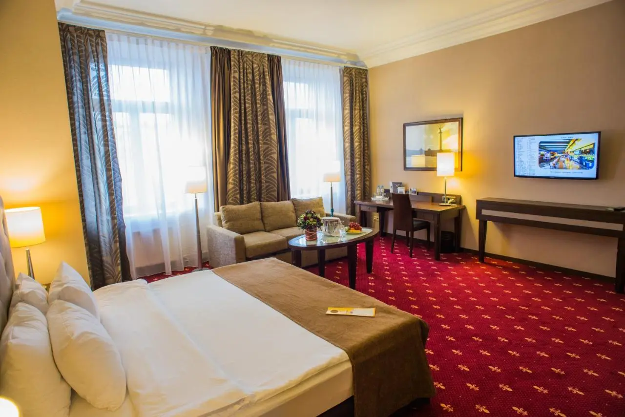 Sukhaparina: Petro Palace Hotel
