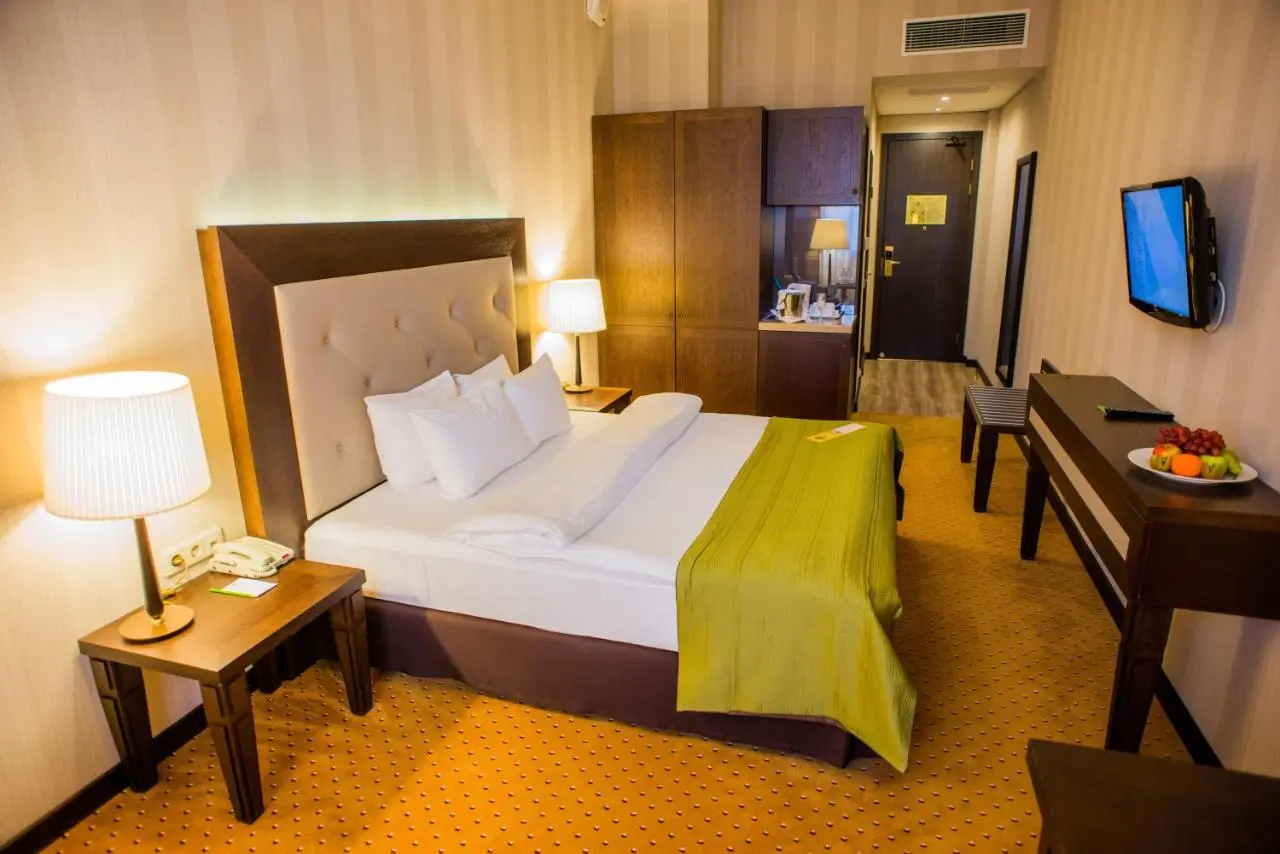 Sukhaparina: Petro Palace Hotel