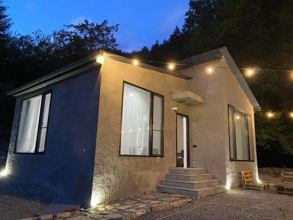 Ликани: Cozy house in the forest