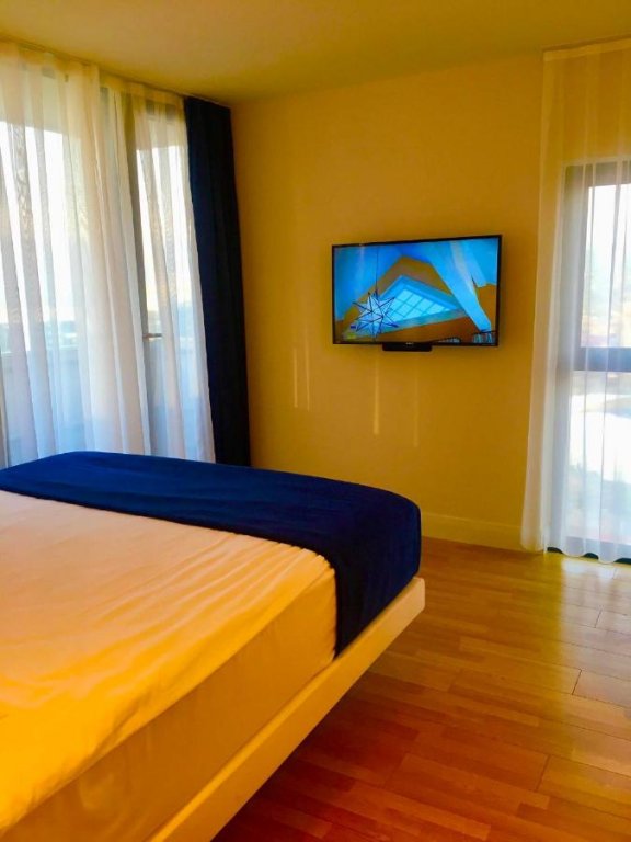 Батуми: Апартаменты 3 Bedrooms Apartment Orbi