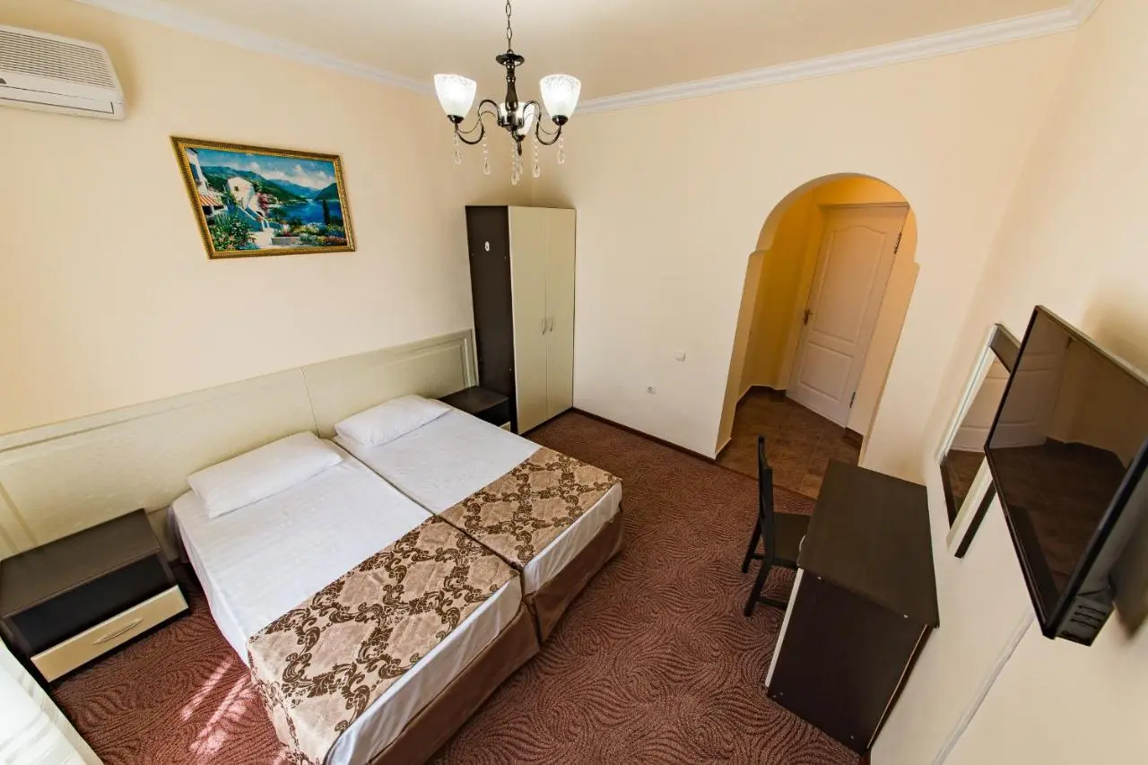 Витязево: Guest house Tashir