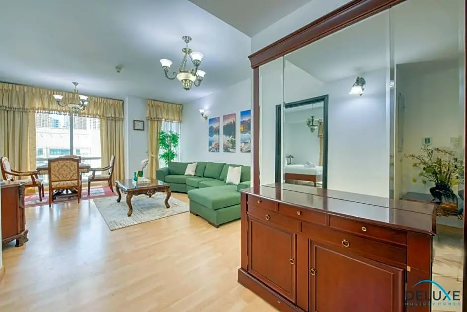 Дубай: Expansive 2BR in La Riviera by Deluxe Holiday Homes