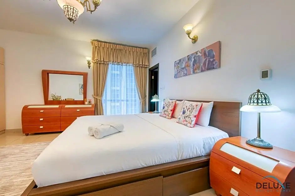Дубай: Expansive 2BR in La Riviera by Deluxe Holiday Homes