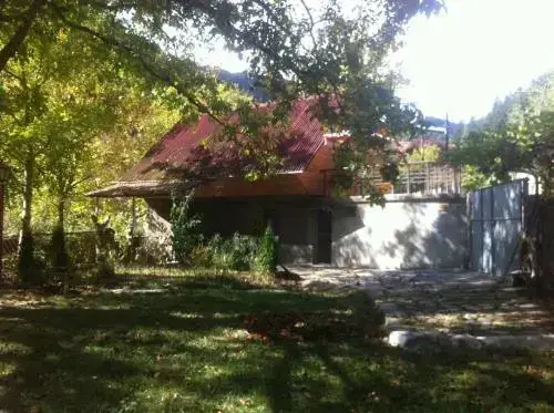Ликани: House in Likani