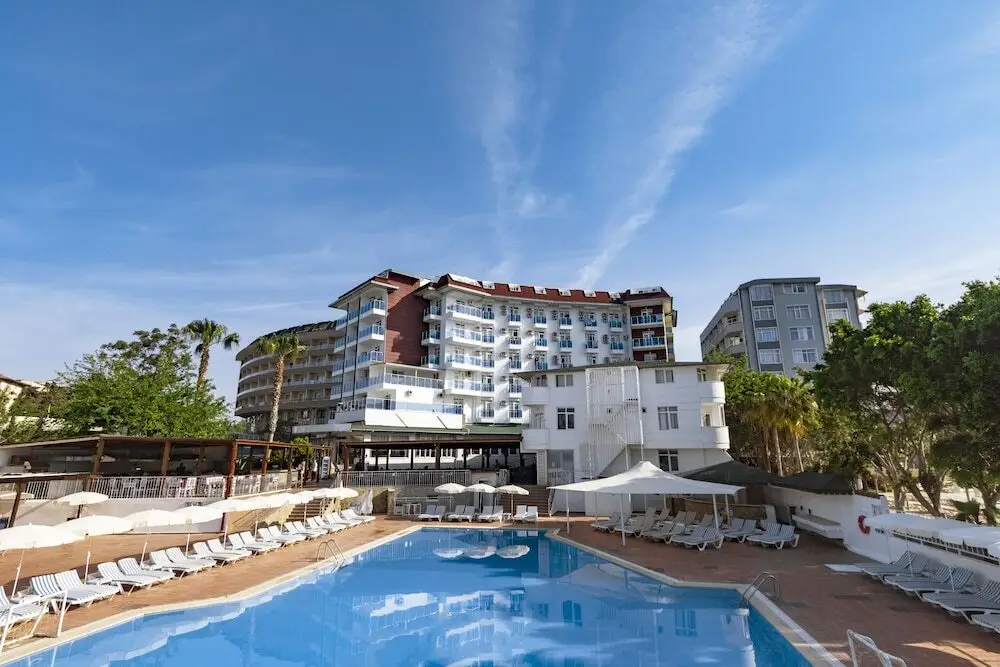 Окурджалар: Grand Paradise Hotel