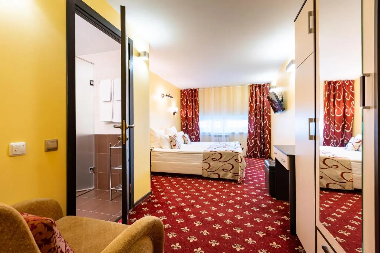 Санкт-Петербург: Jenavi Club Hotel