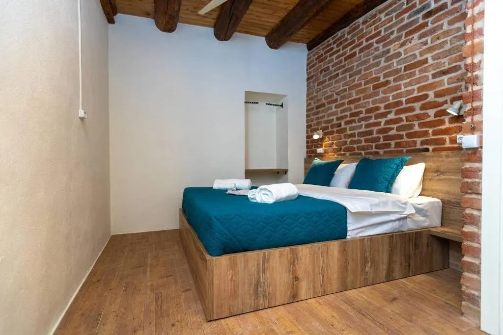 Тбилиси: 2 bedroom apartment in the heart of Tbilisi