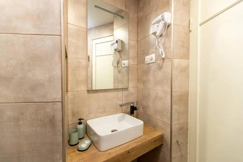 Тбилиси: 2 bedroom apartment in the heart of Tbilisi
