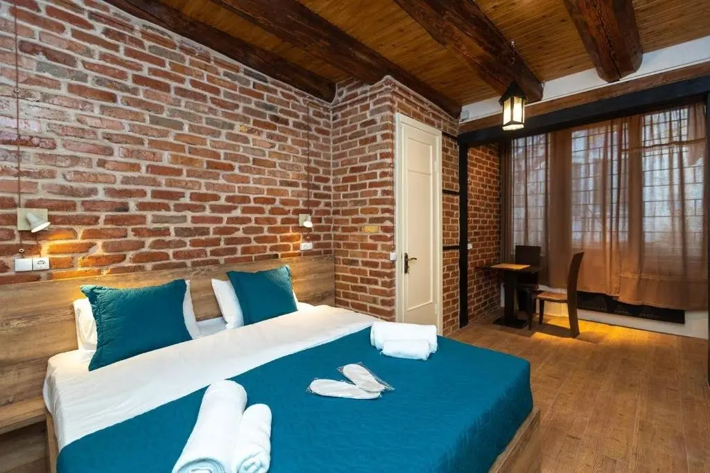 Тбилиси: 2 bedroom apartment in the heart of Tbilisi