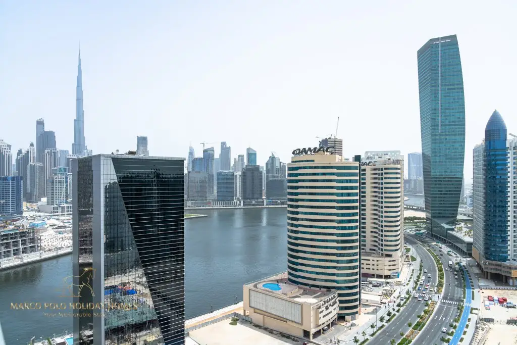 Дубай: Апартаменты Marco Polo - Sleek Studio With Lake And Burj Khalifa Views