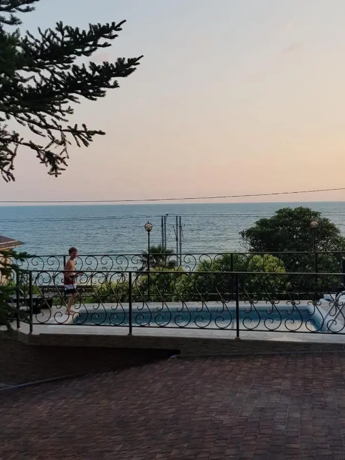 Лазаревское: Guest House Volna