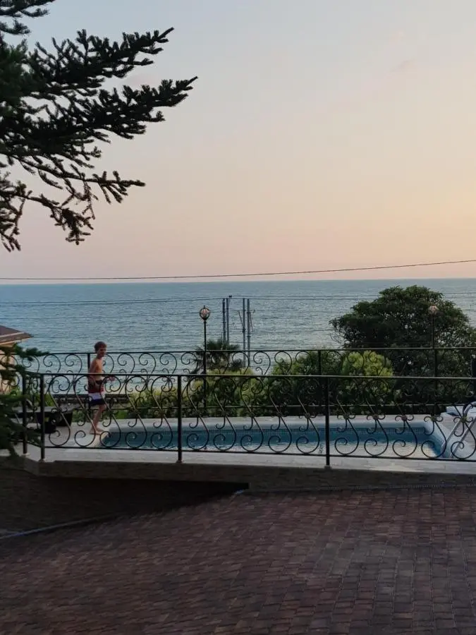 Лазаревское: Guest House Volna