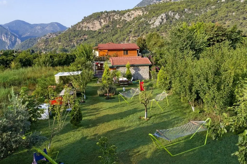 Кемер: Bed&Breakfast Flora Pansiyon