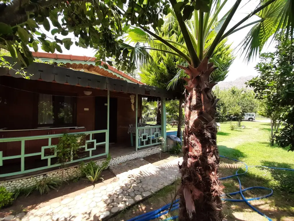 Кемер: Bed&Breakfast Flora Pansiyon