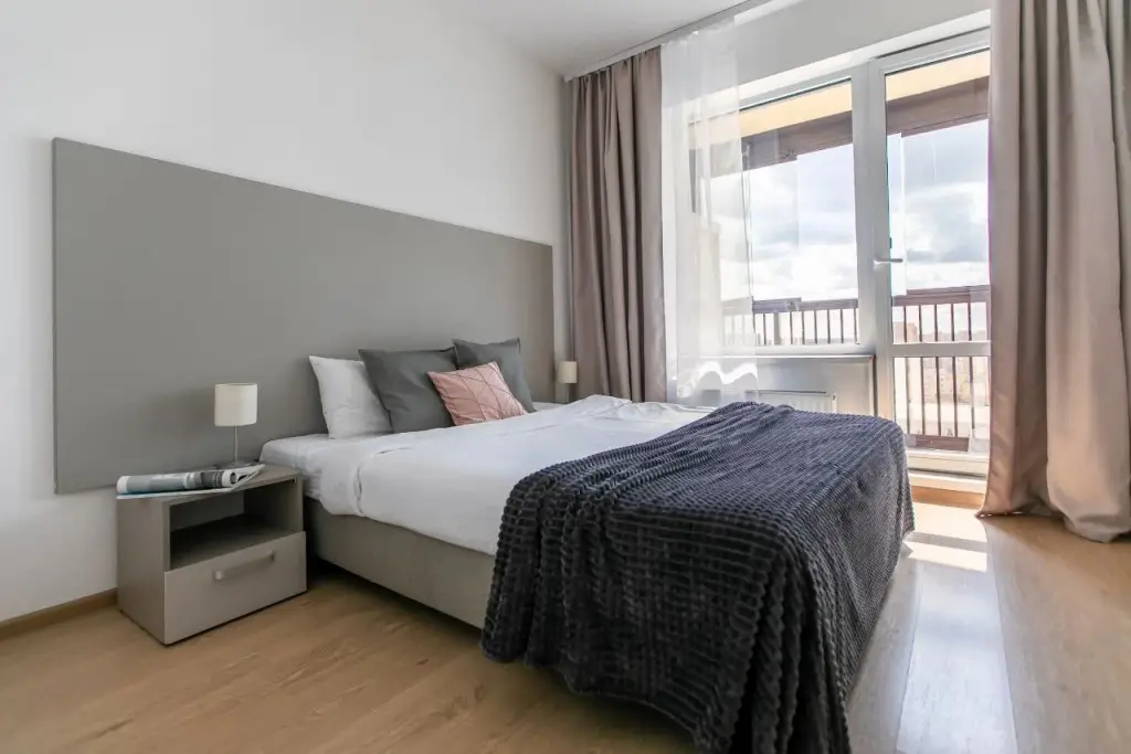 Санкт-Петербург: Vidovaya u metro Moskovskaya. Set Apartamenty 1896 Flat