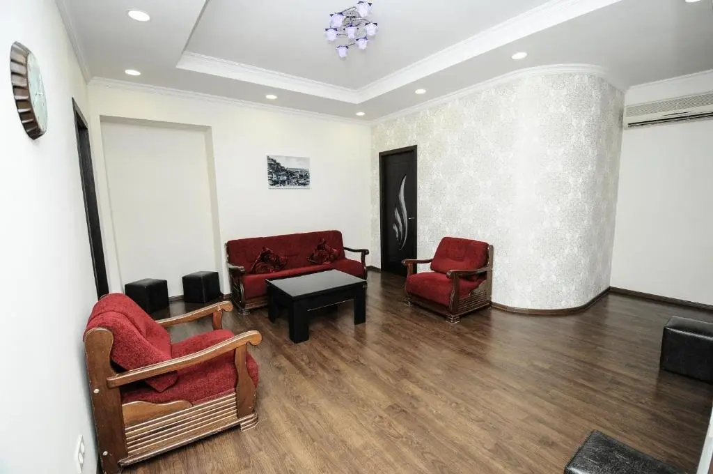 Тбилиси: Elegant Modern Apartment