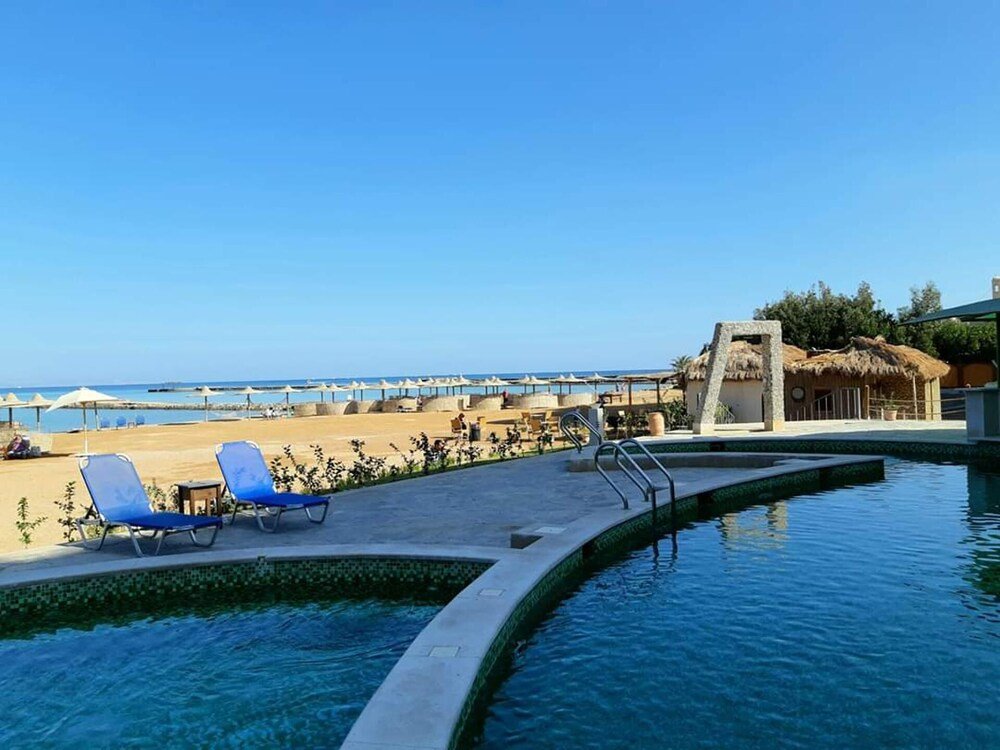 Immaculate 1-bed Apartment in Hurgada, First Line! — фото 1