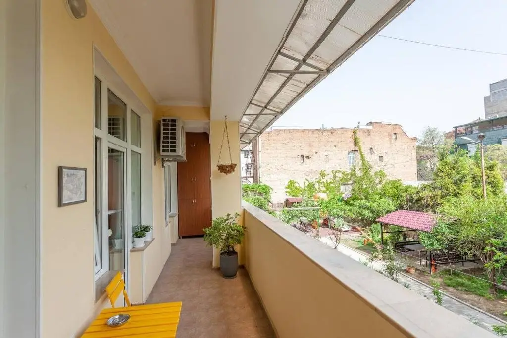 Тбилиси: Wehost Colorful Apartment