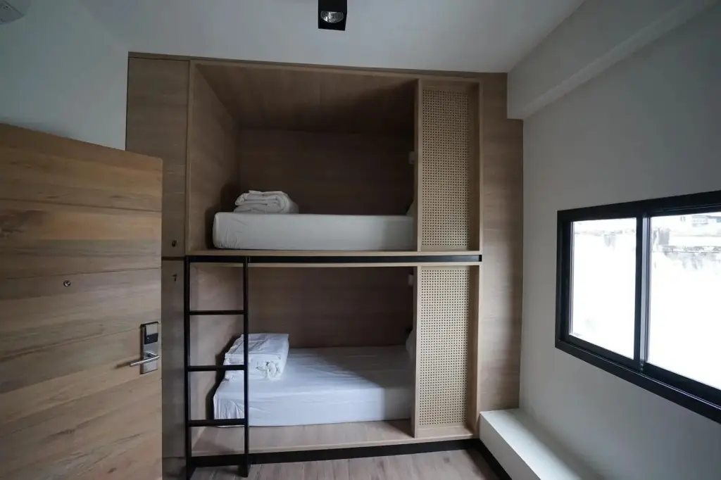 Бангкок: T Hostel at Victory Monument