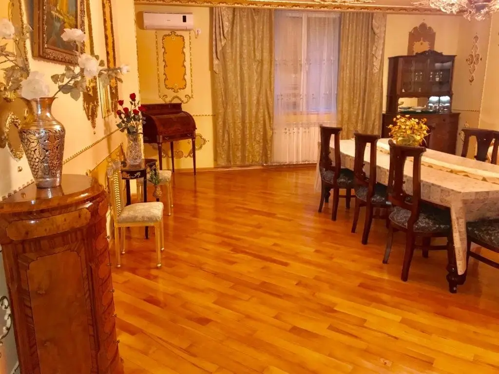 Тбилиси: Tatiko's House
