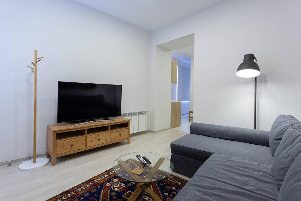 Тбилиси: Bright apartment w/1 BR, Near Rustaveli Avenue