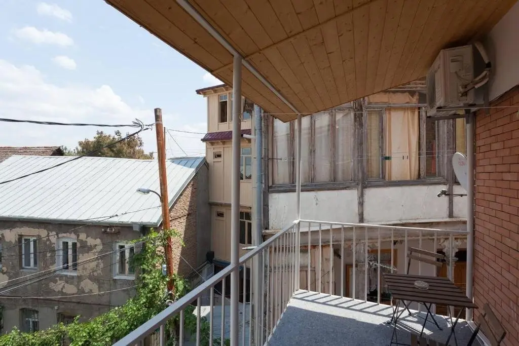 Тбилиси: Bright apartment w/1 BR, Near Rustaveli Avenue