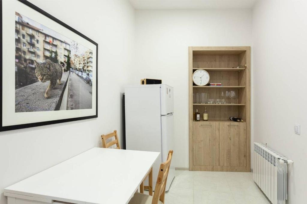 Тбилиси: Bright apartment w/1 BR, Near Rustaveli Avenue