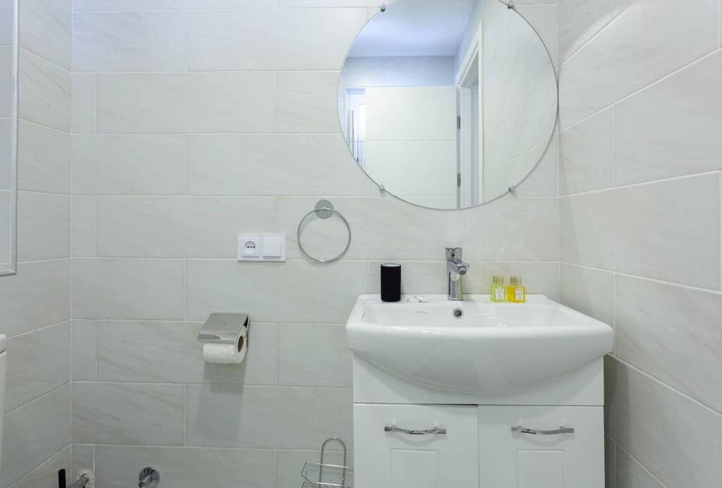 Тбилиси: Bright apartment w/1 BR, Near Rustaveli Avenue