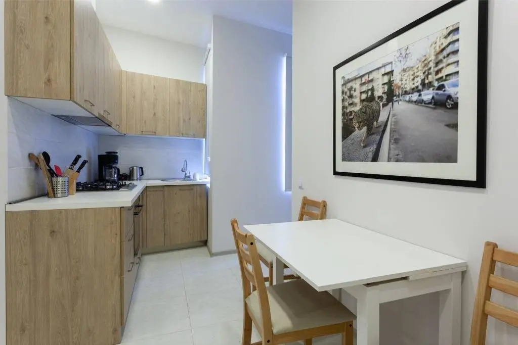 Тбилиси: Bright apartment w/1 BR, Near Rustaveli Avenue